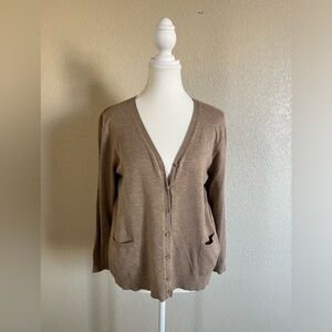 LIKE NEW Leo&Nicole size petite medium brown colored light weight cardigan